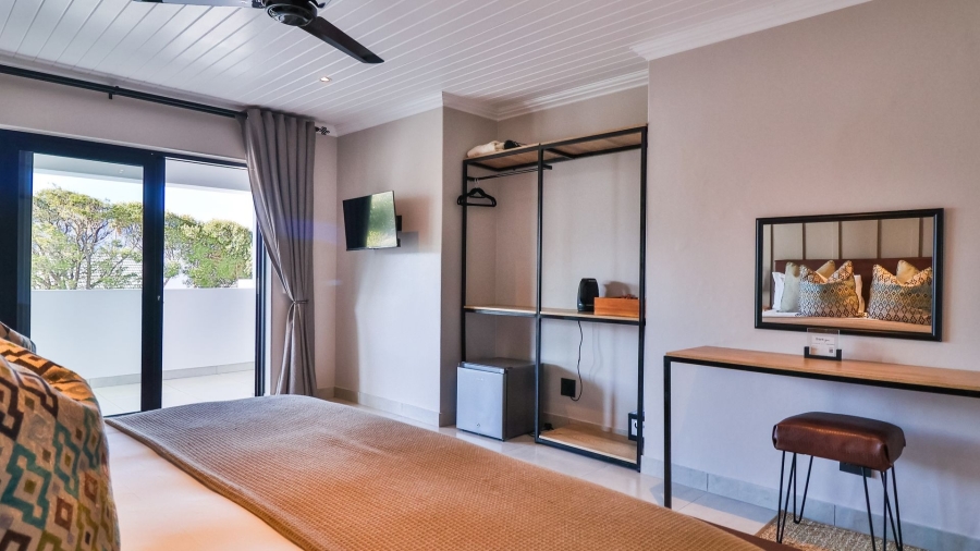 9 Bedroom Property for Sale in Westcliff Western Cape